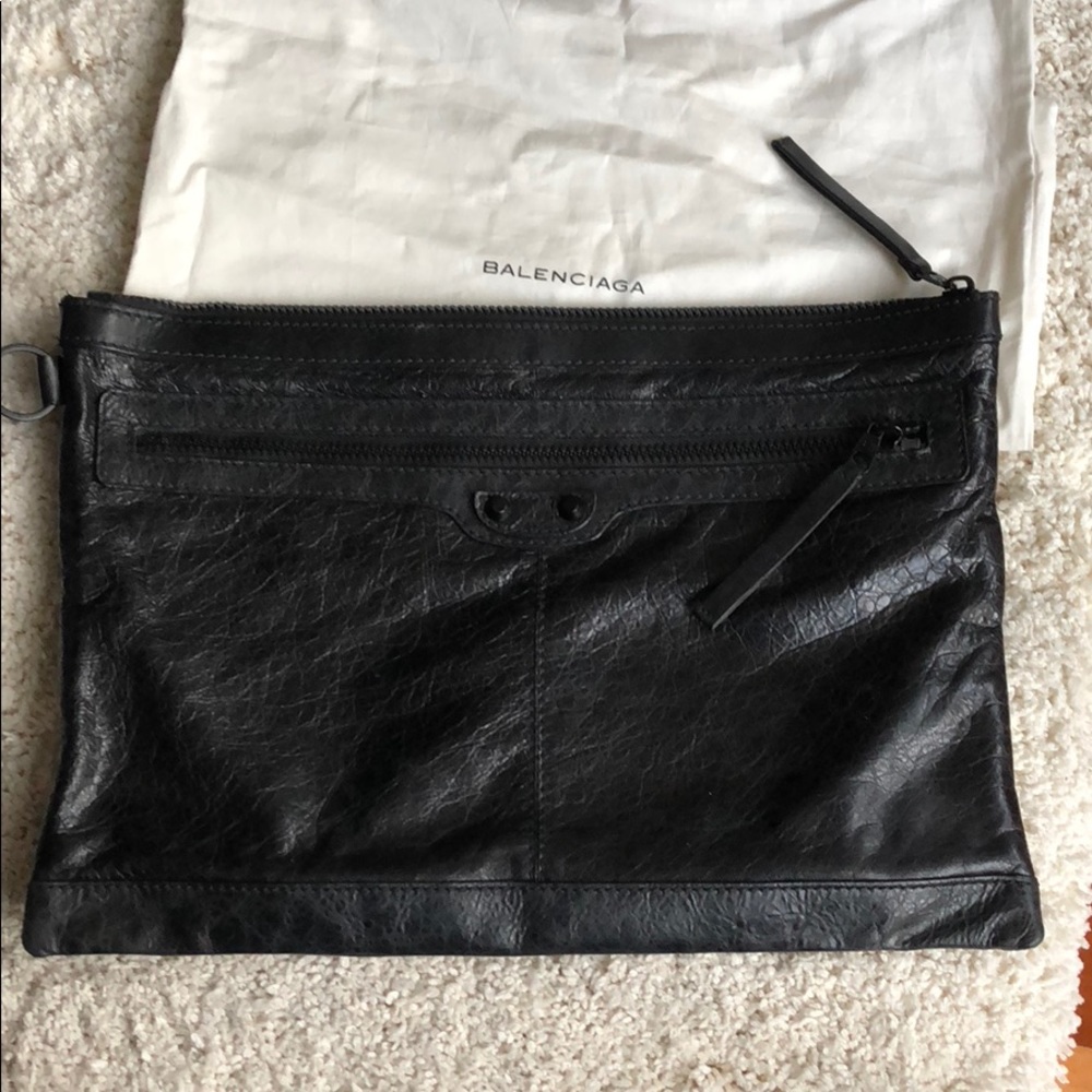 🚫SOLD 💯 BALENCIAGA Clip Large Clutch